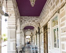 Syros 2017 Arkadengang gegenüber Rathaus